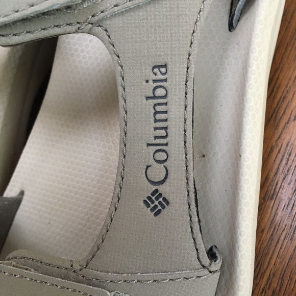 Woman’s Columbia sandal/w/Velcro closure on heel back, on instep, & across toes. - Picture 4 of 7